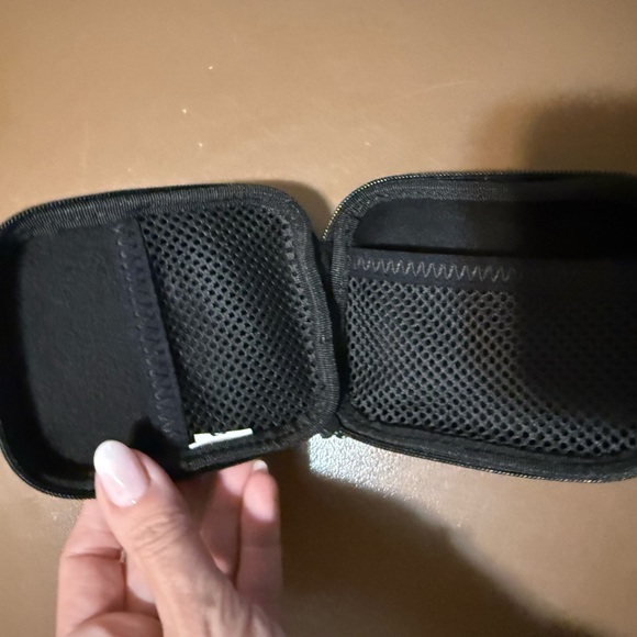 Under Armour Black Zippered Case - Picture 2 of 2